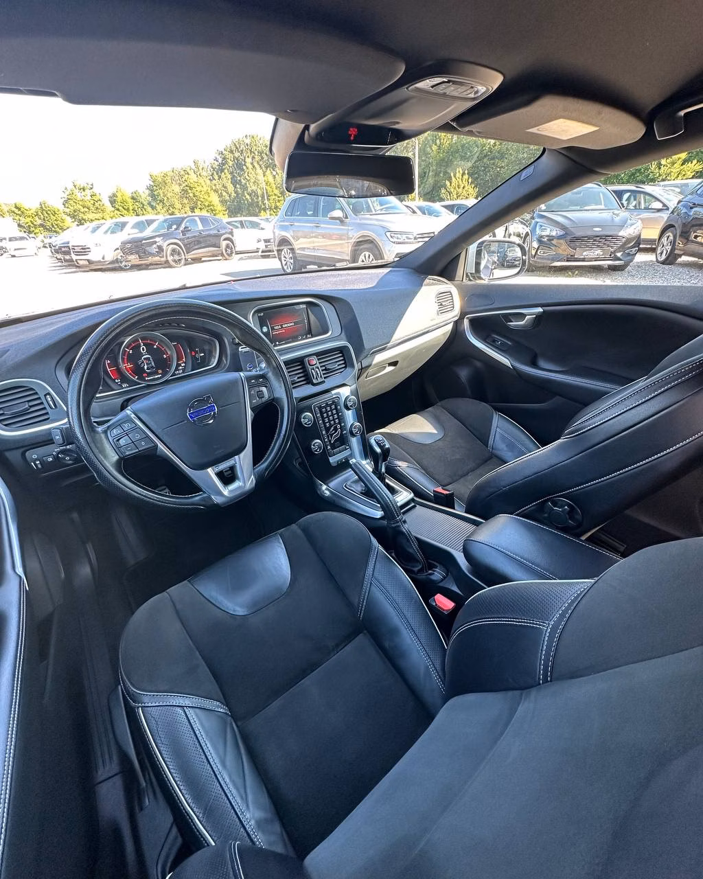 Volvo V40 фото 9