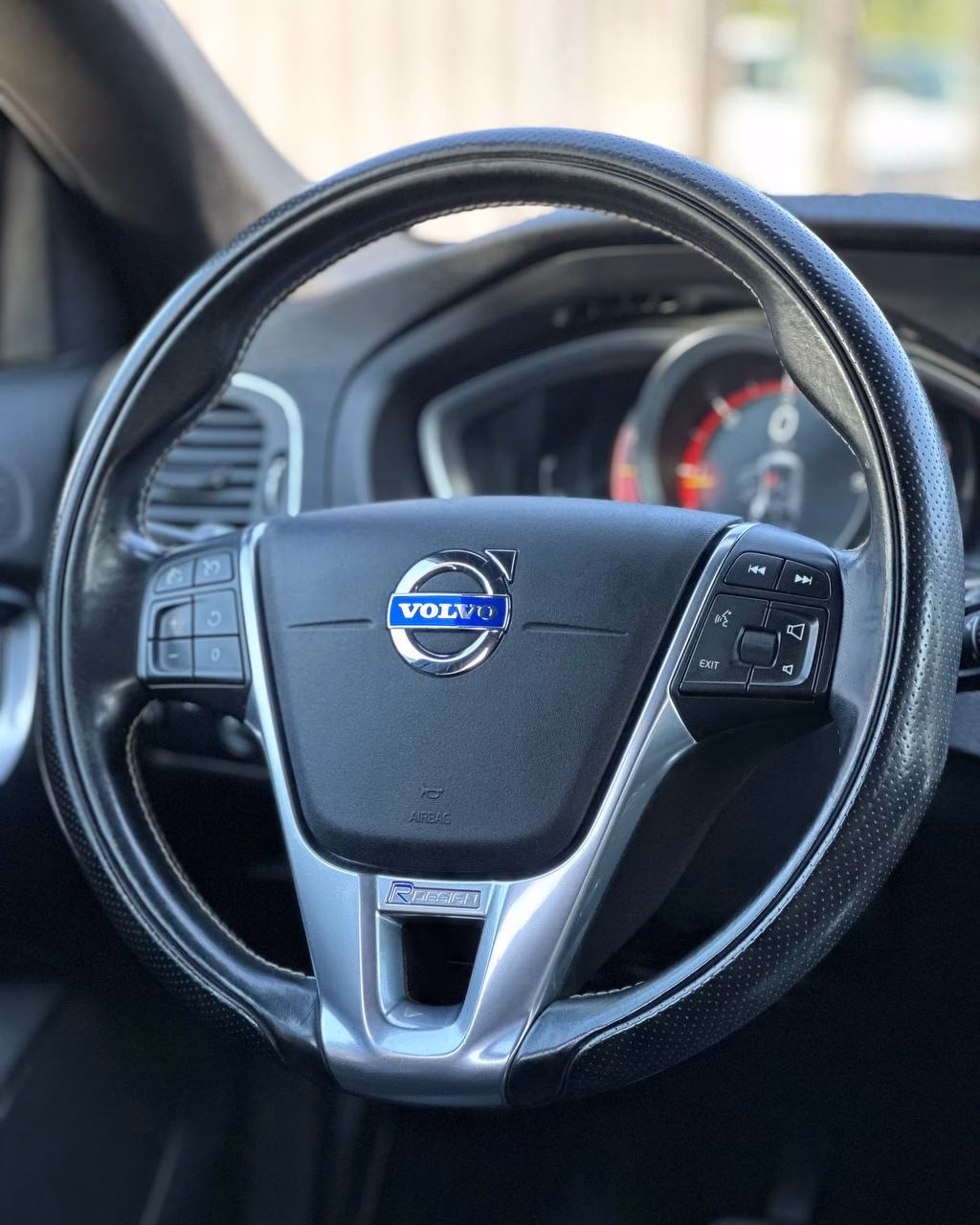 Volvo V40 фото 10