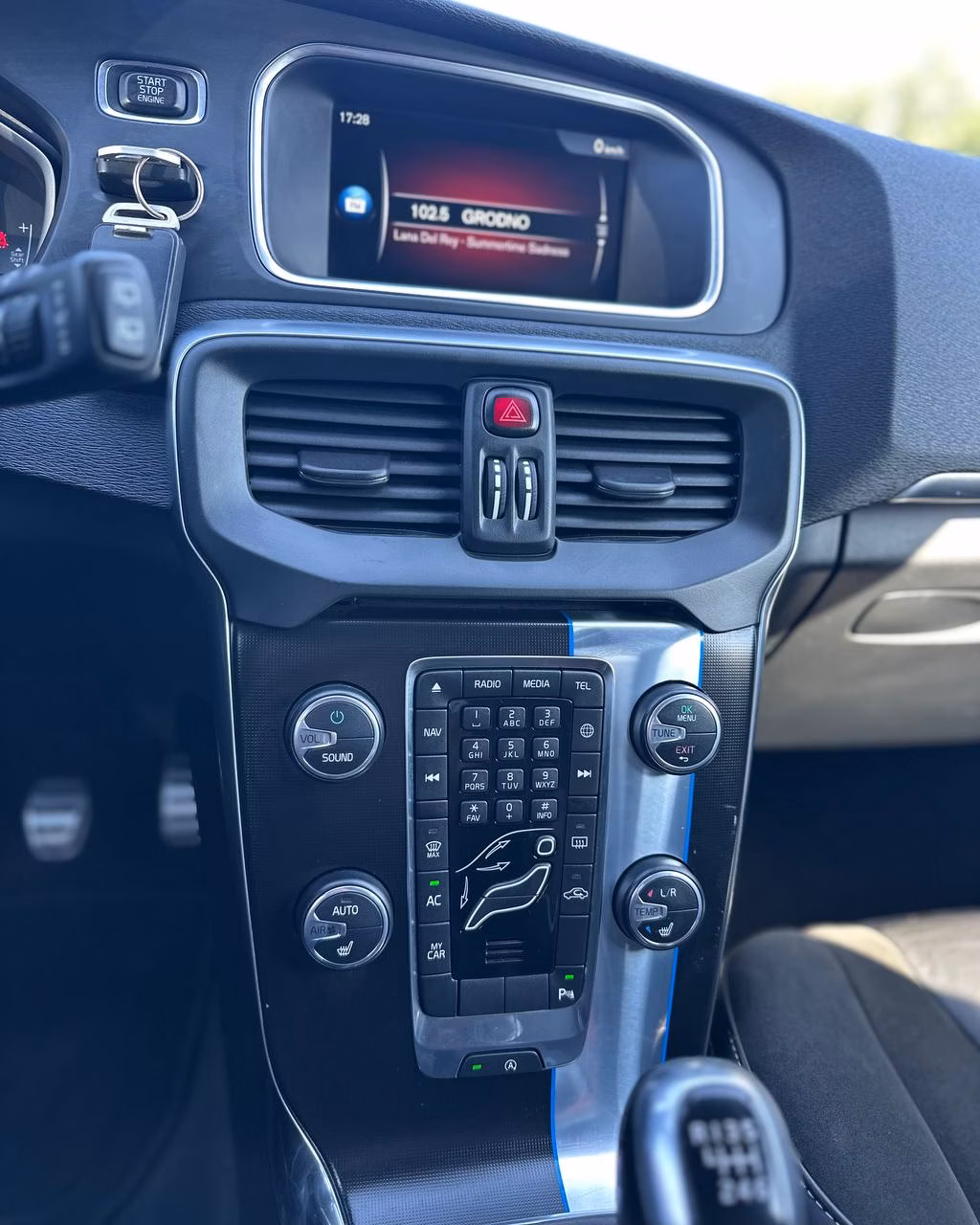 Volvo V40 фото 11