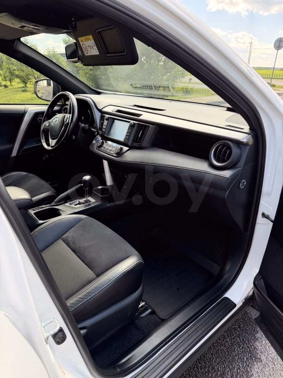 Toyota RAV4 фото 4