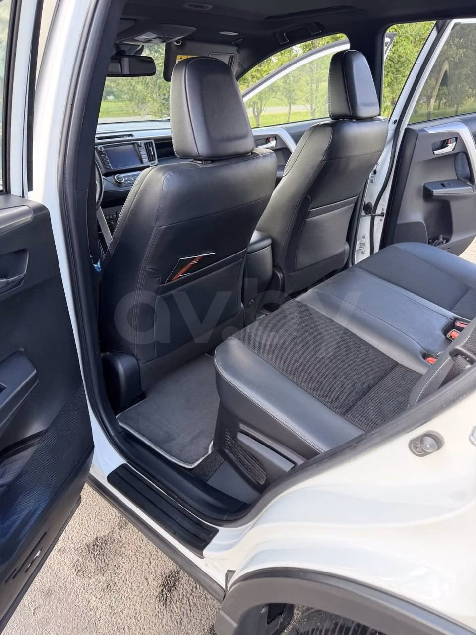 Toyota RAV4 фото 7