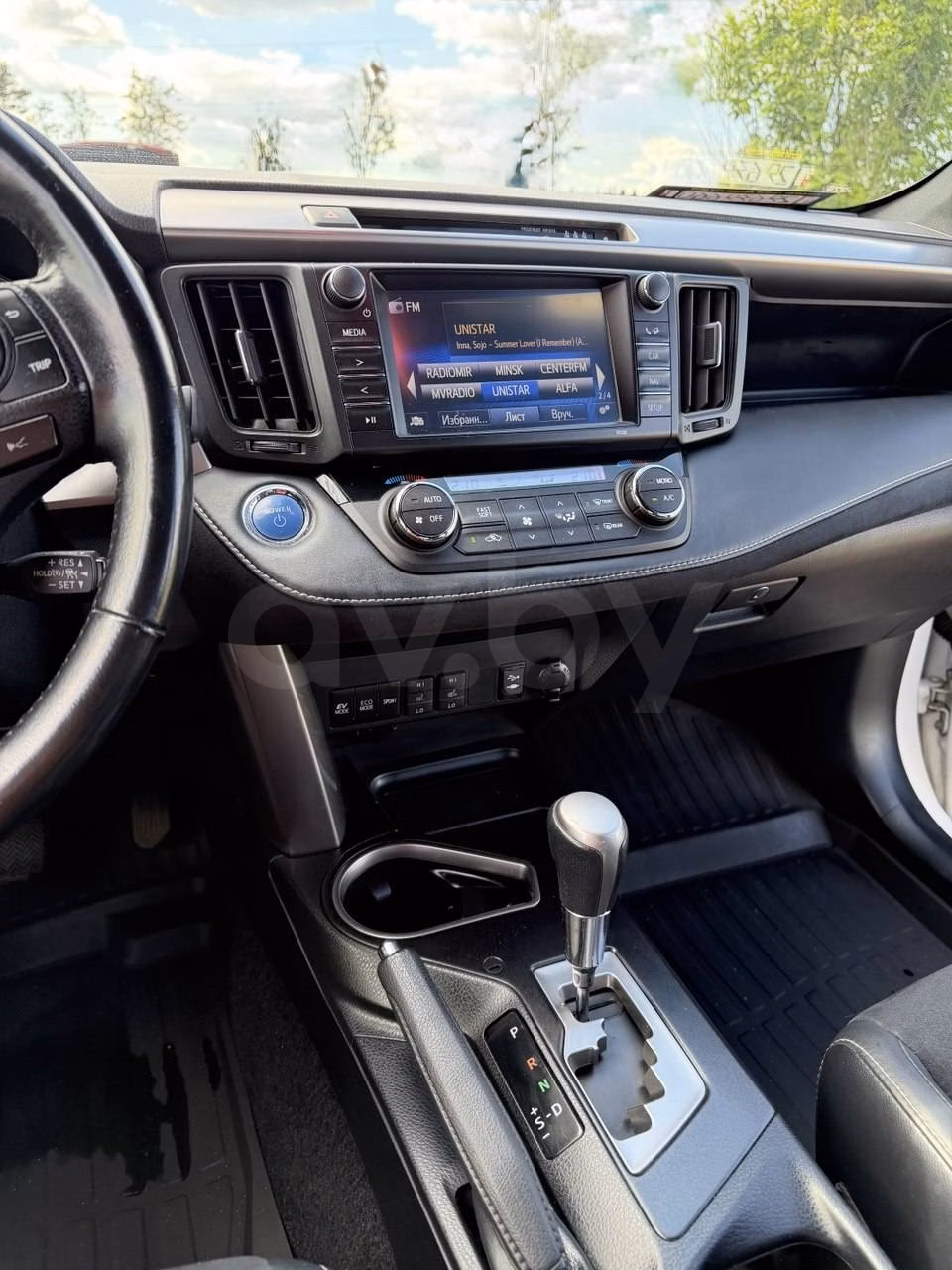 Toyota RAV4 фото 8
