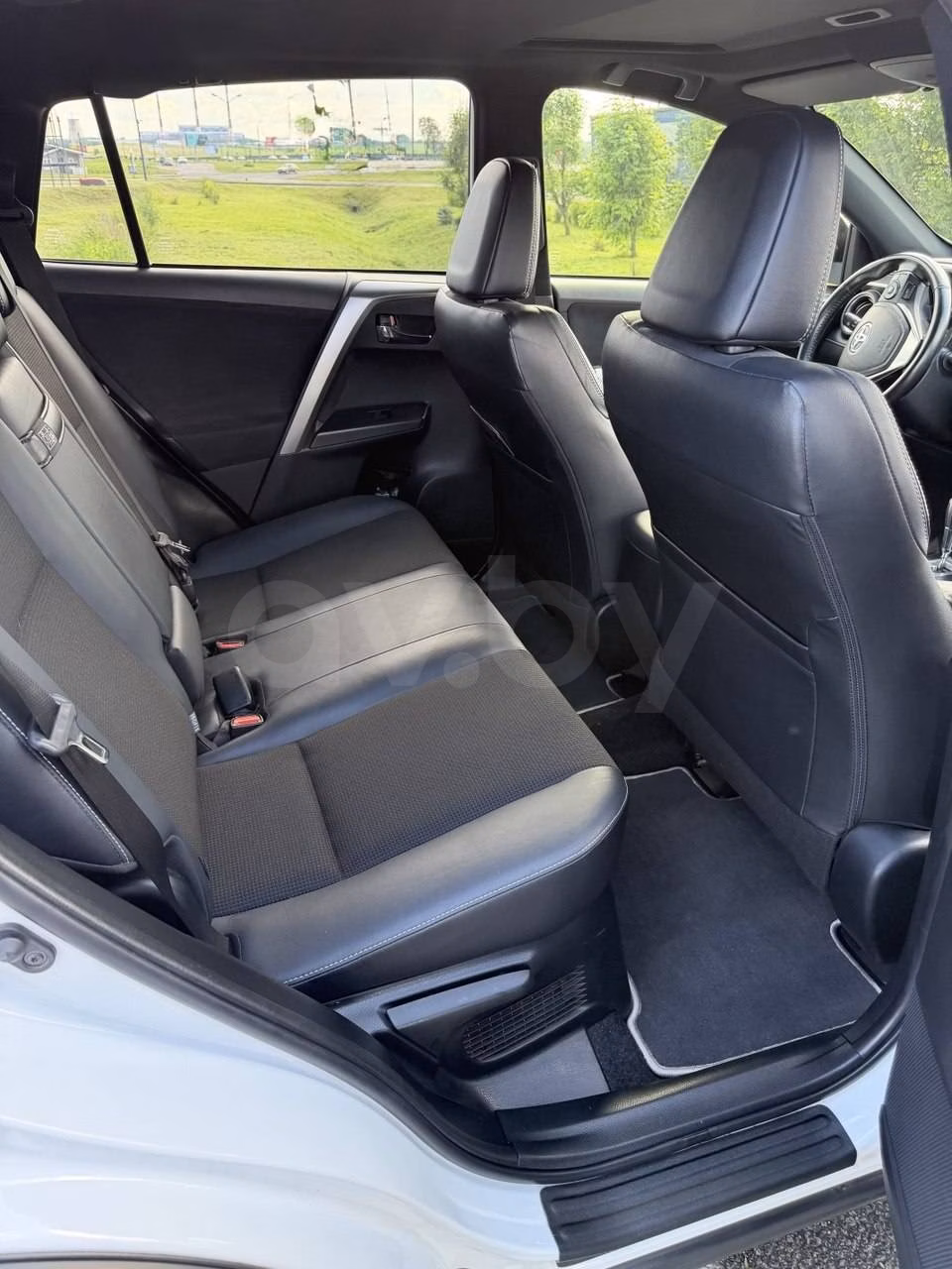 Toyota RAV4 фото 9