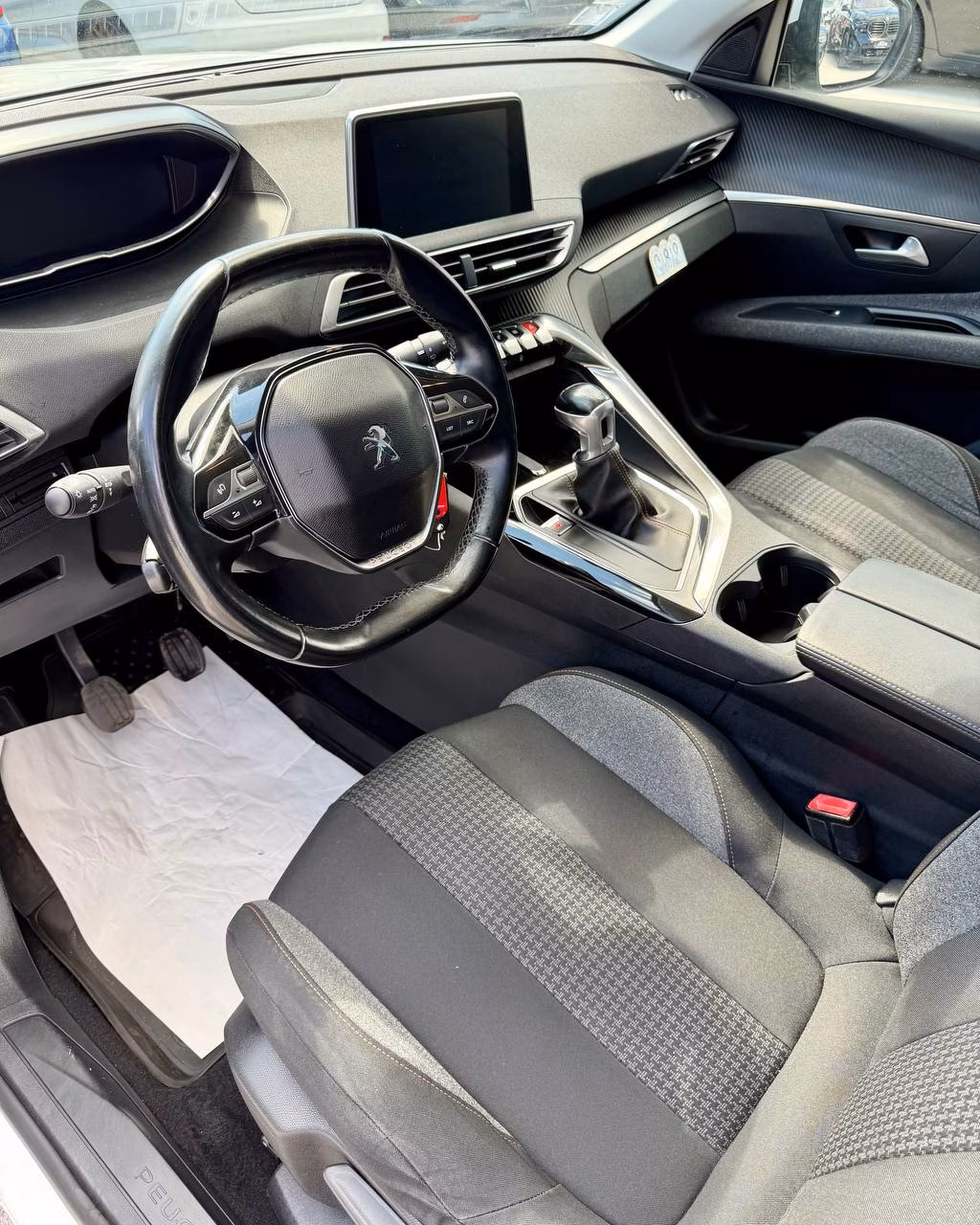 Peugeot 5008 фото 10