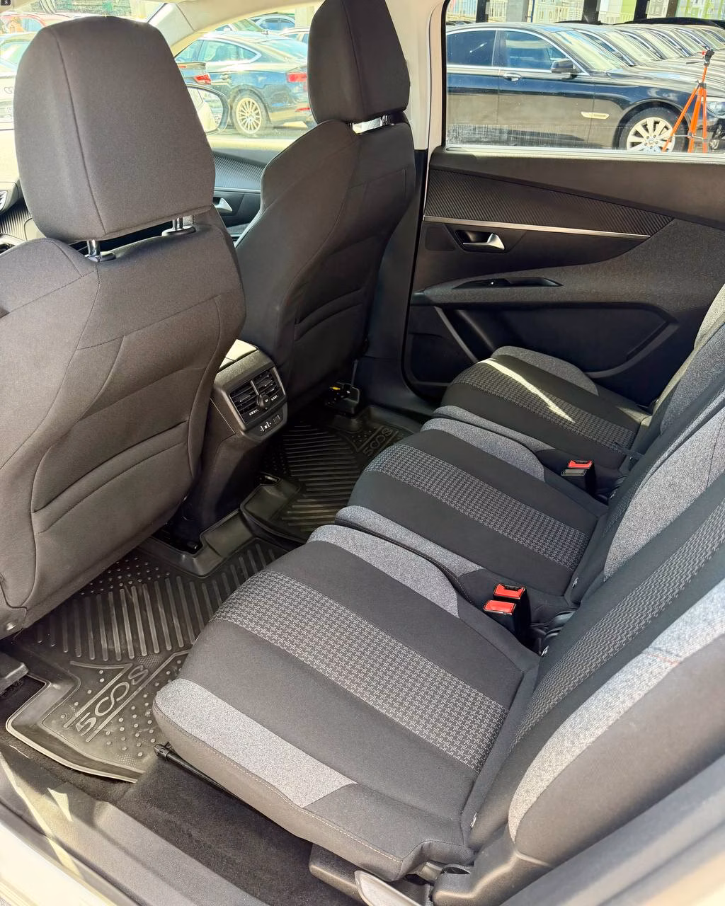 Peugeot 5008 фото 11