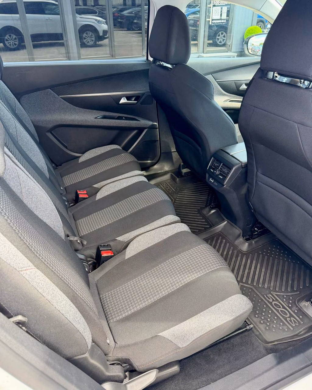 Peugeot 5008 фото 13