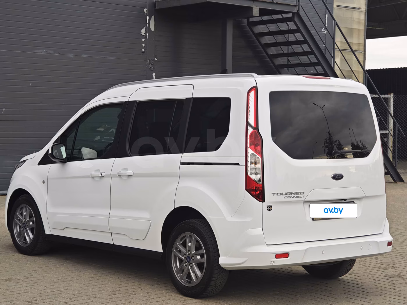Ford Tourneo Connect фото 8
