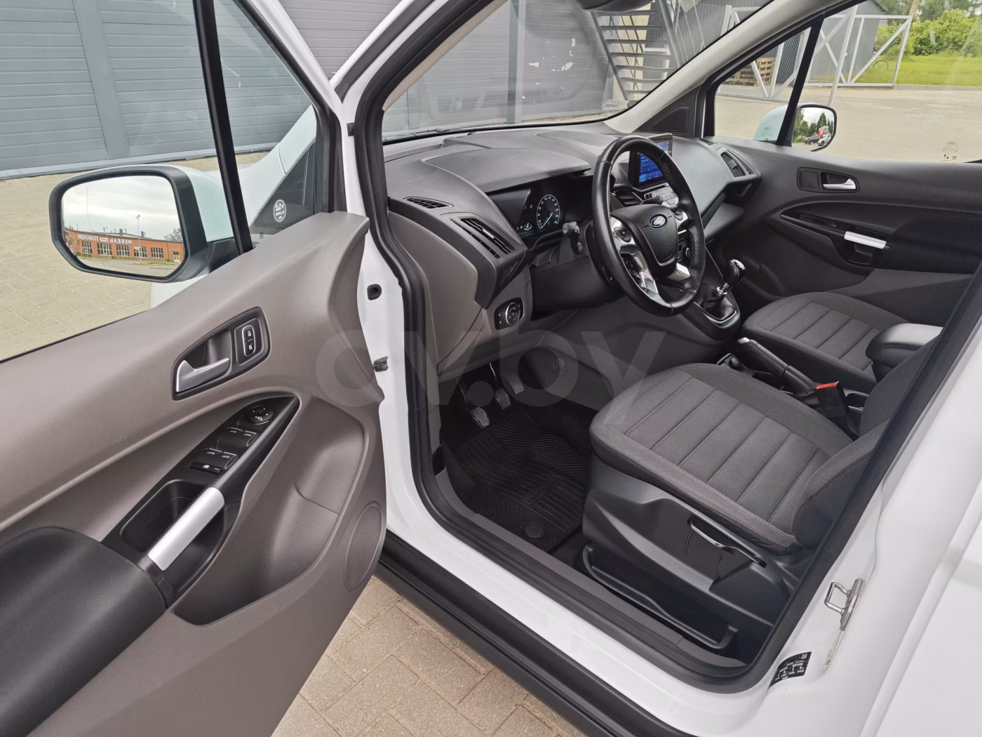 Ford Tourneo Connect фото 10