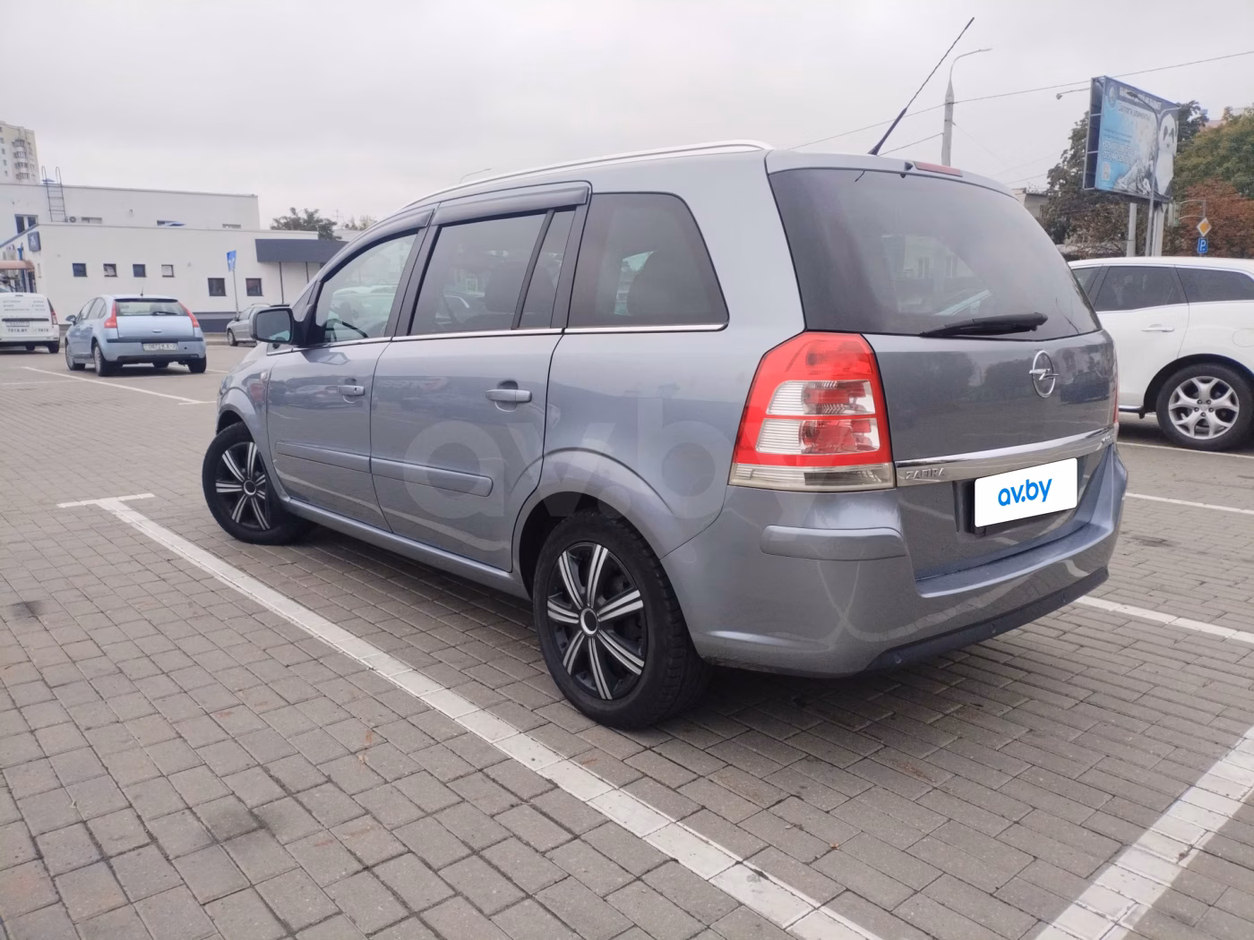 Opel Zafira фото 5
