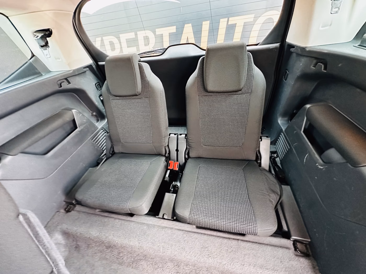 Peugeot 5008 фото 14