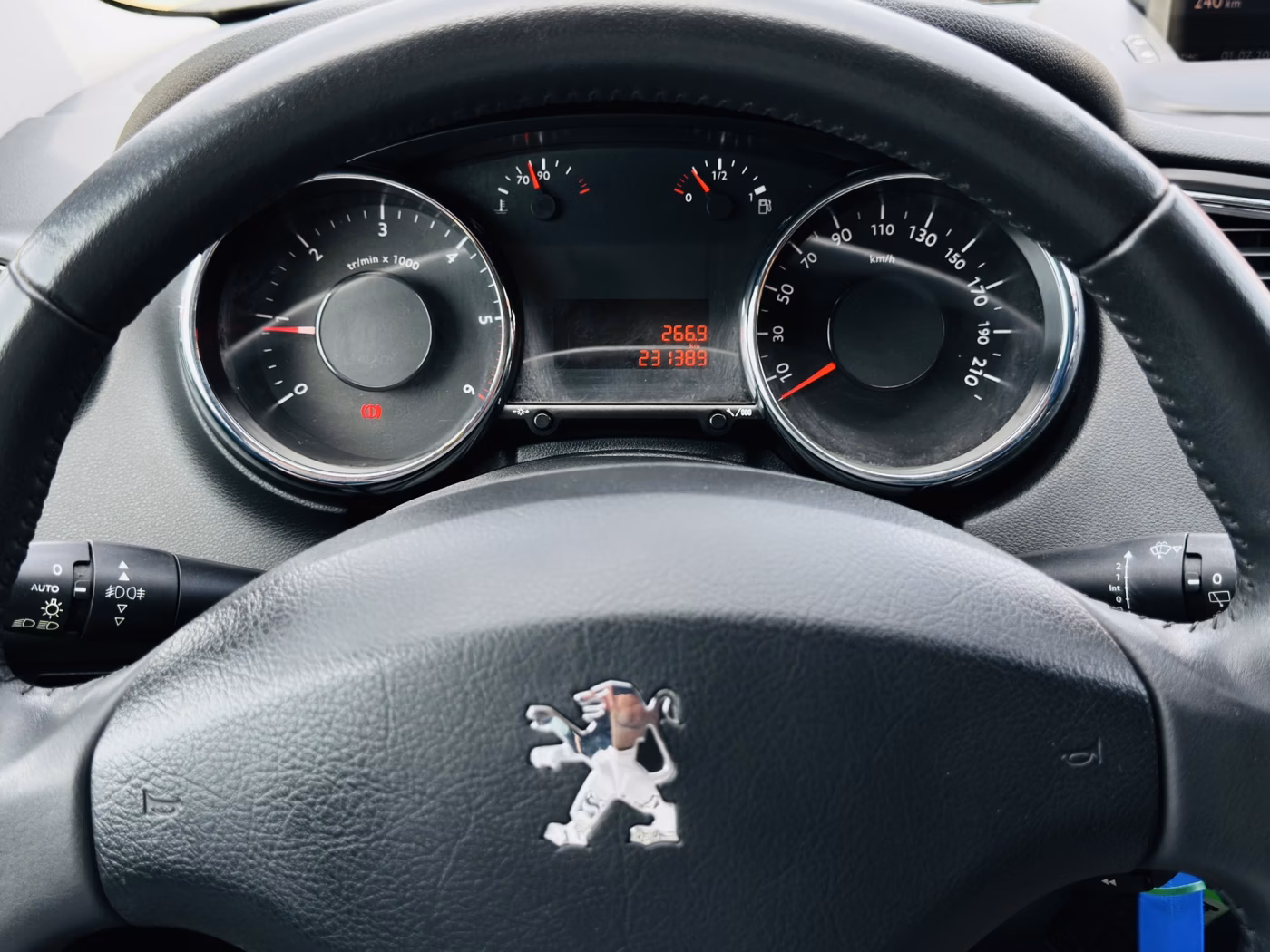 Peugeot 5008 фото 18