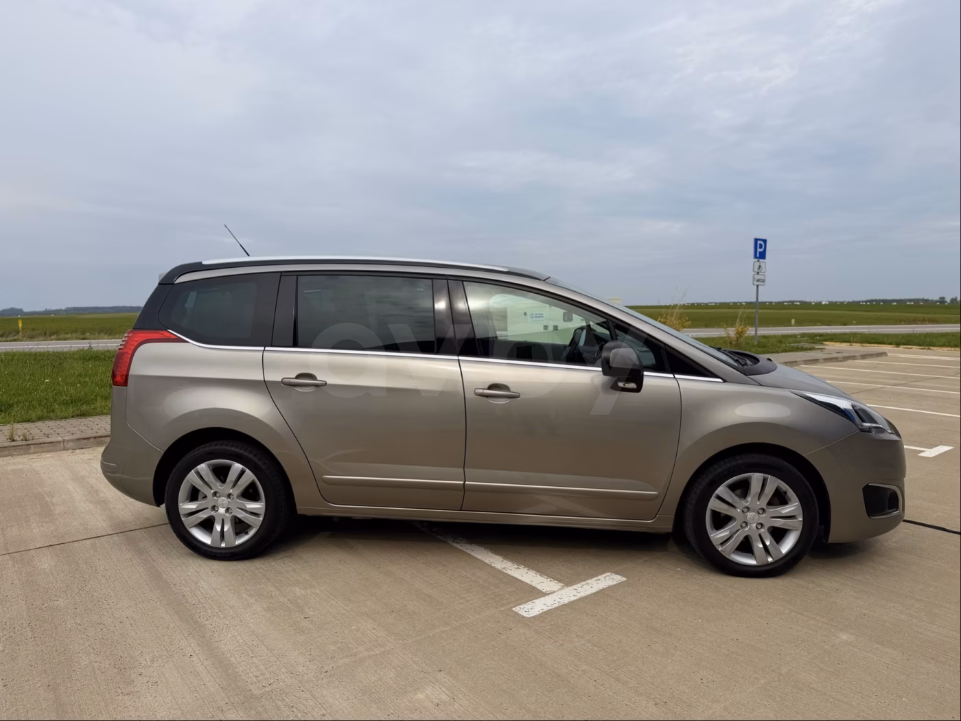 Peugeot 5008 фото 10