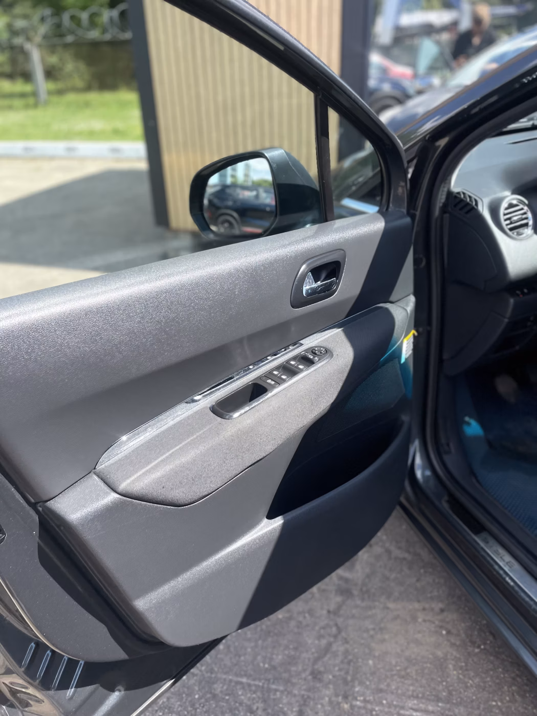 Peugeot 5008 фото 7