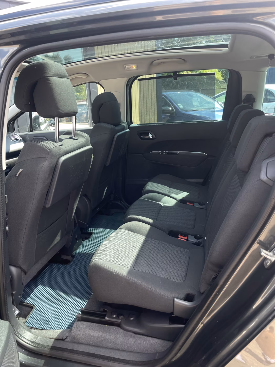 Peugeot 5008 фото 10