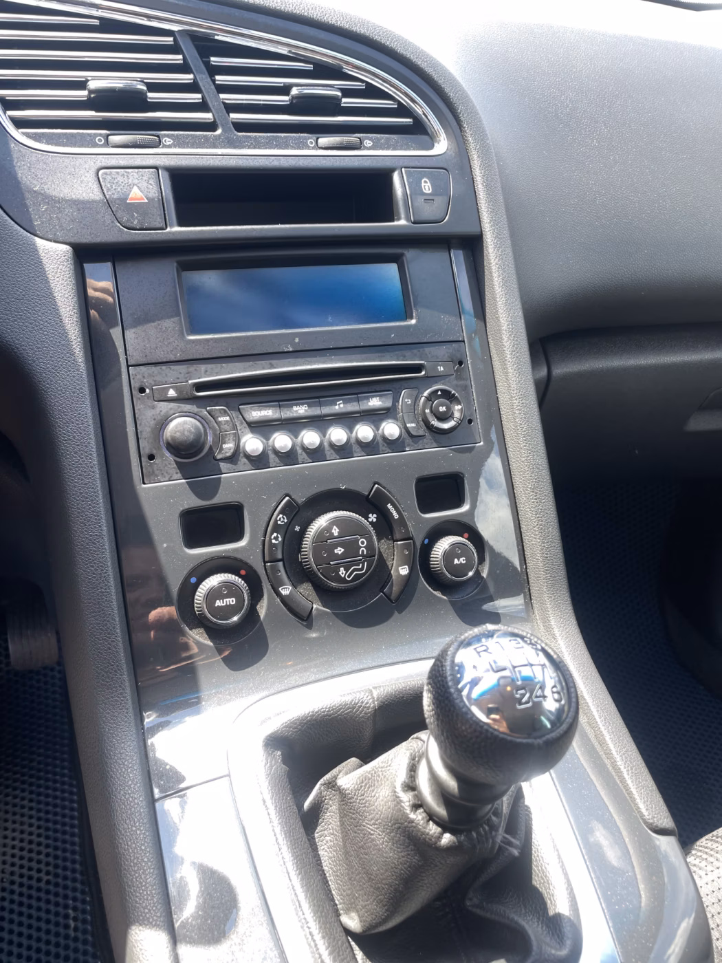 Peugeot 5008 фото 12
