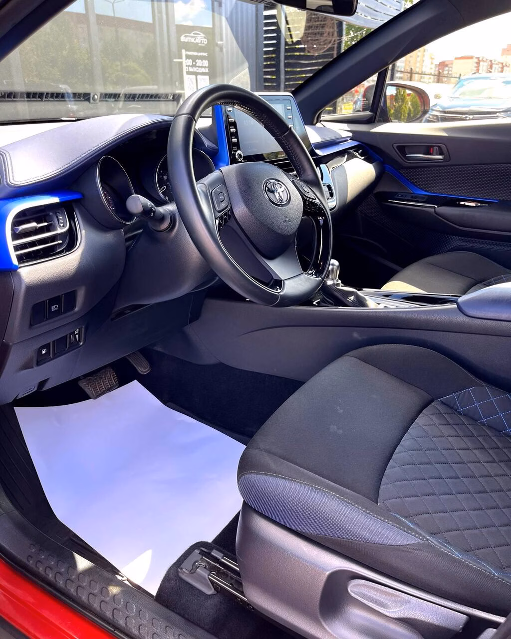 Toyota C-HR фото 9