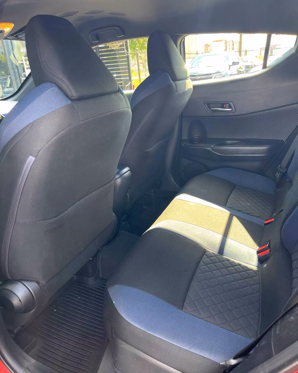 Toyota C-HR фото 12