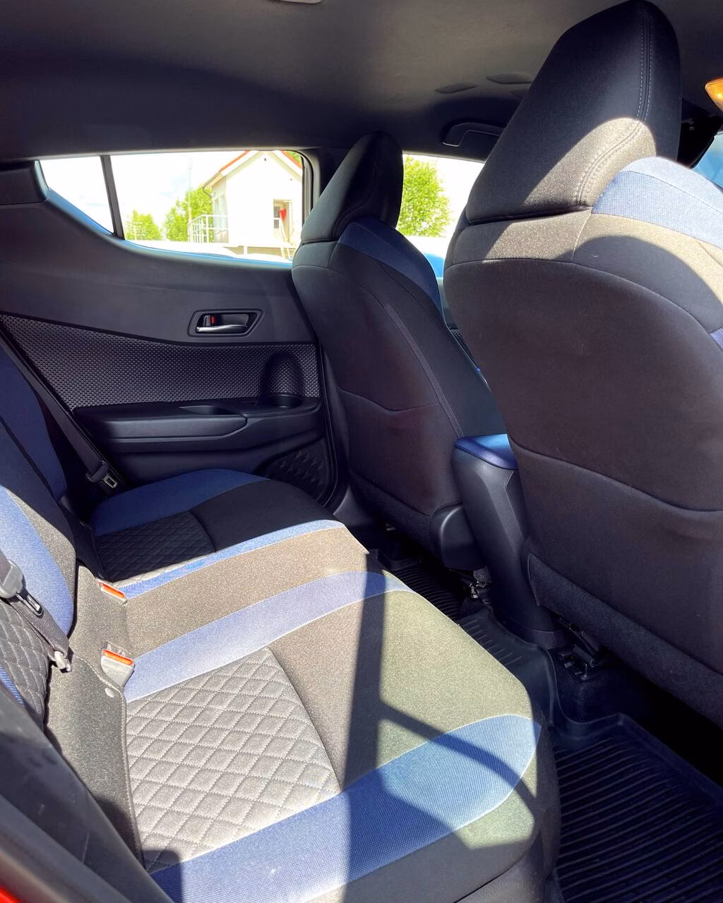 Toyota C-HR фото 13
