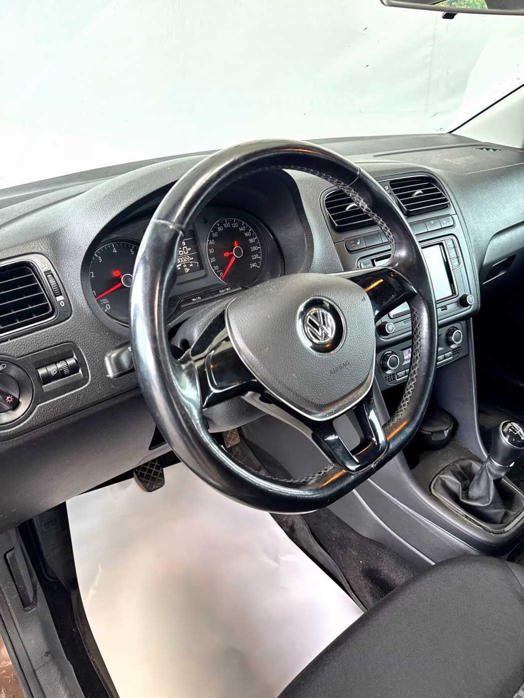 Volkswagen Polo Sedan фото 11