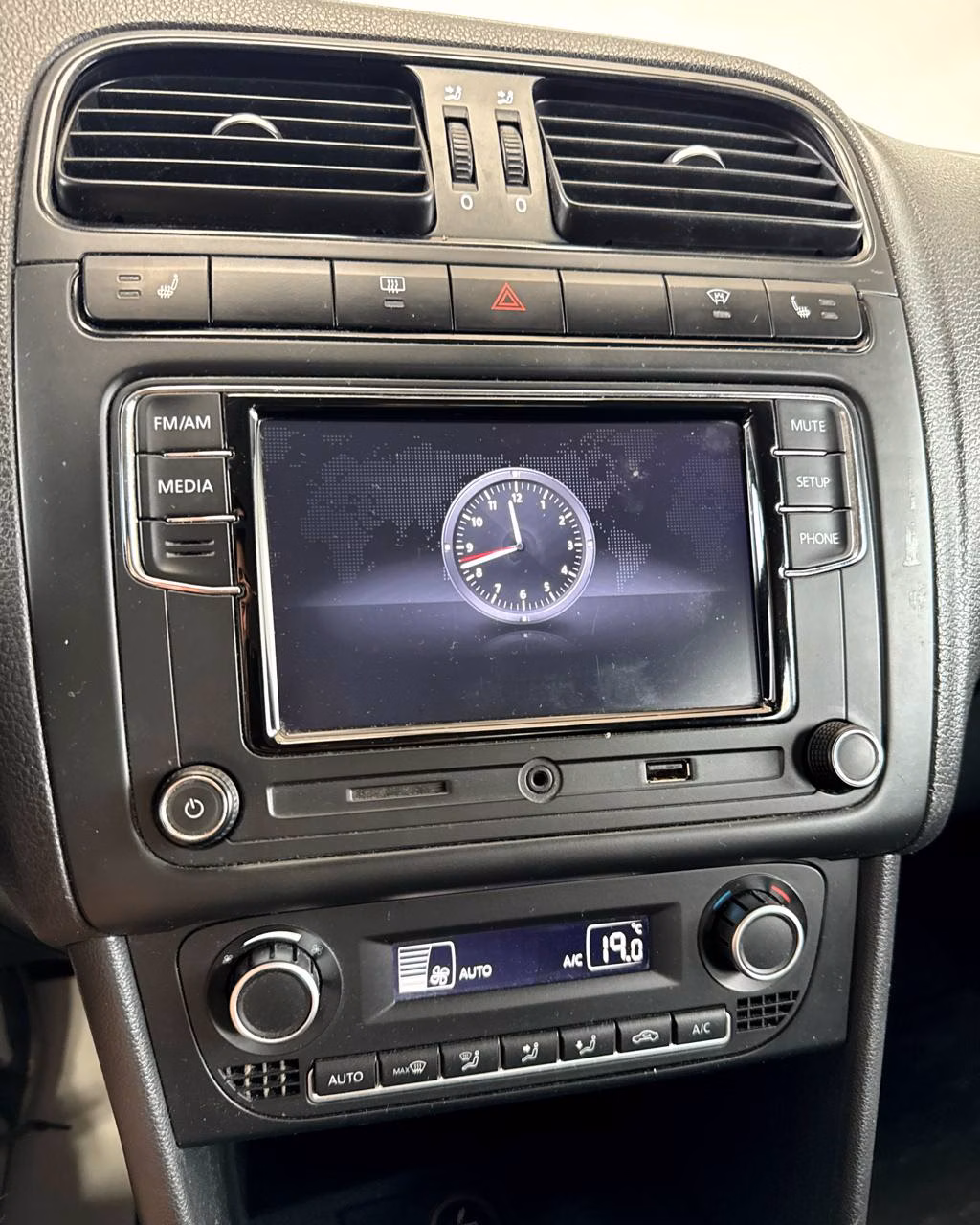 Volkswagen Polo Sedan фото 12