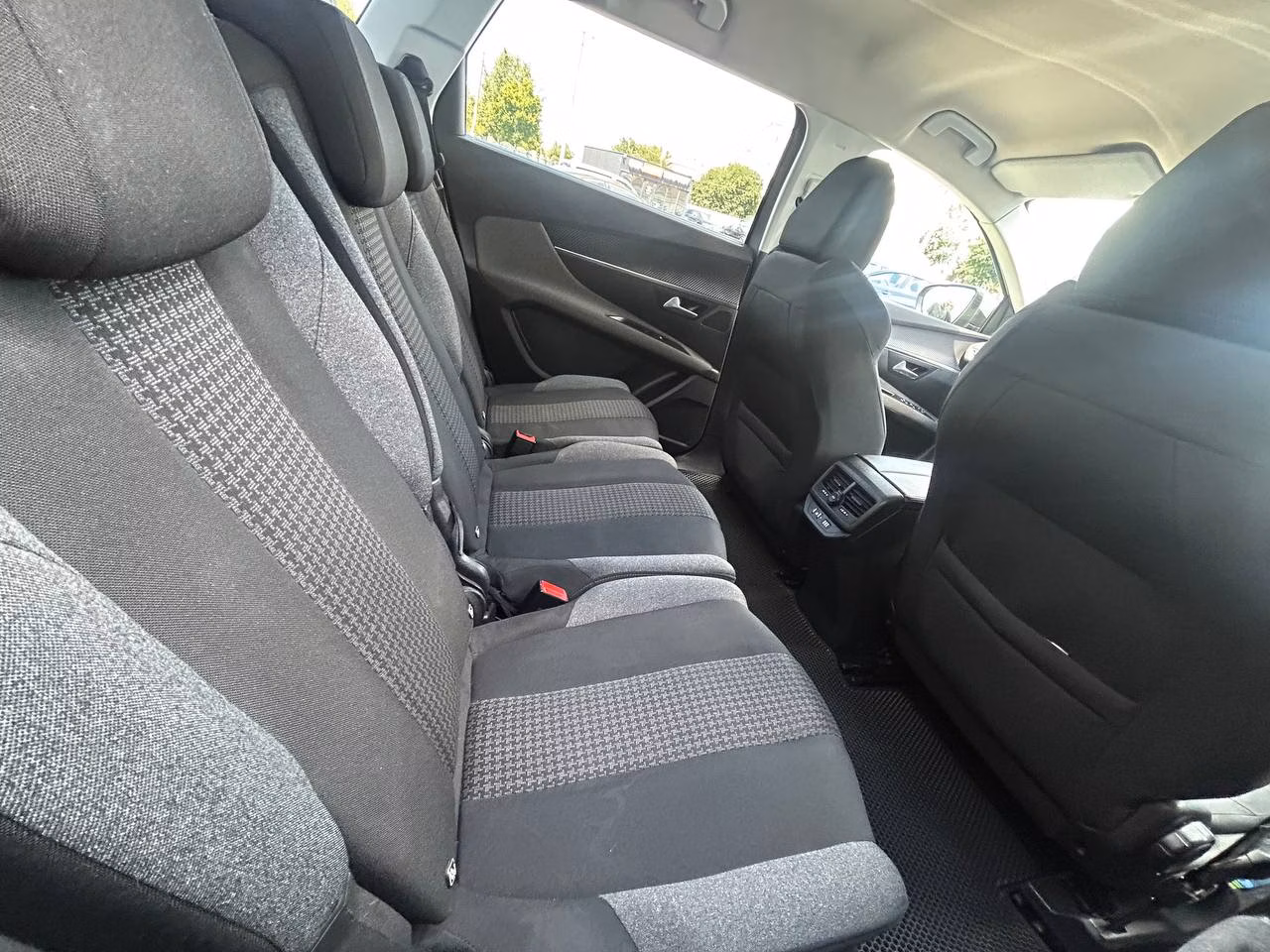 Peugeot 5008 фото 8