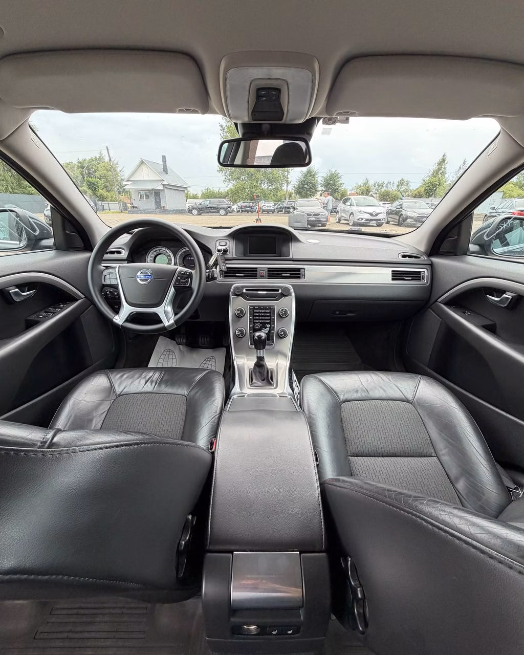 Volvo V70 фото 11