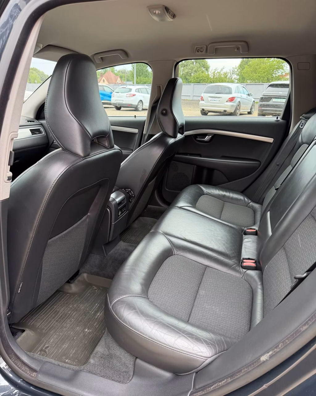 Volvo V70 фото 12