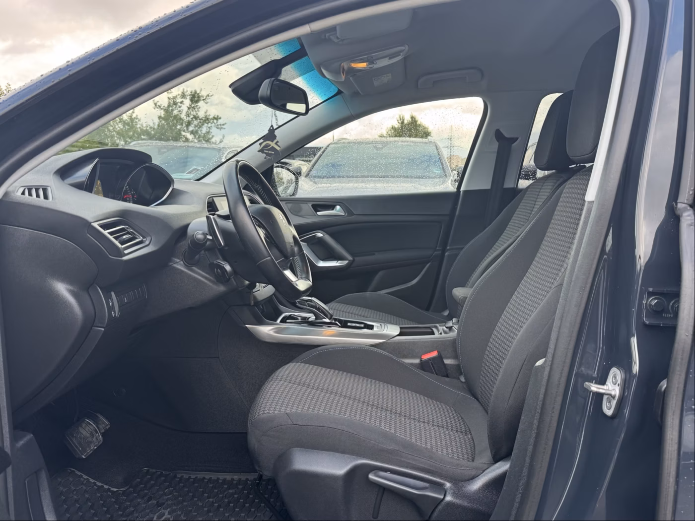 Peugeot 308 фото 10