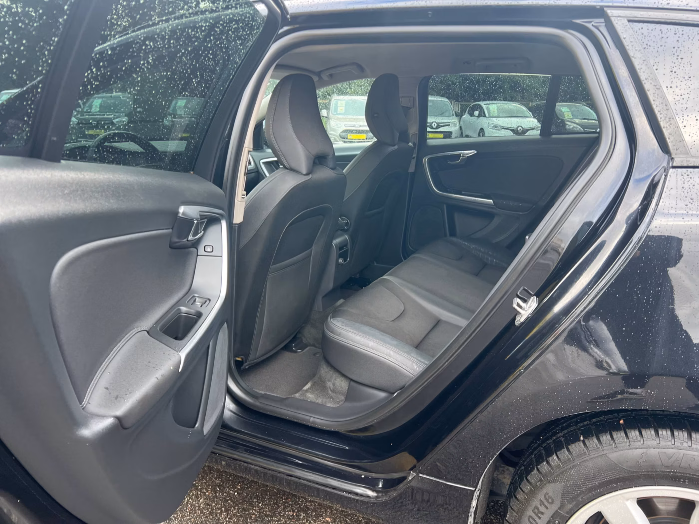 Volvo V60 фото 12