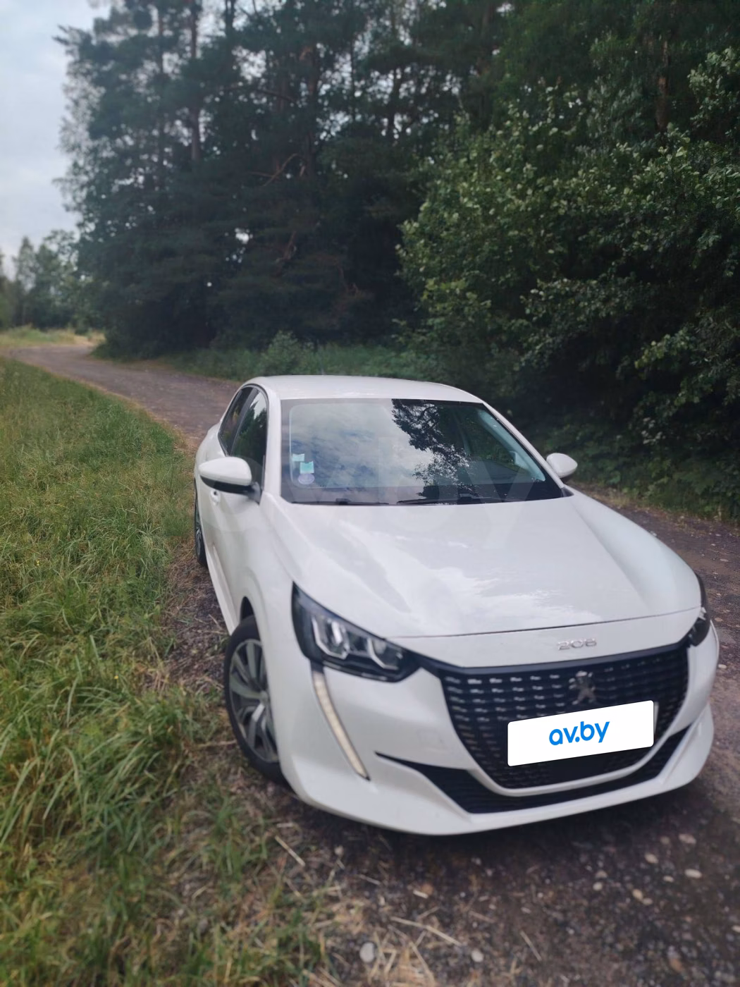 Peugeot 208 фото 2