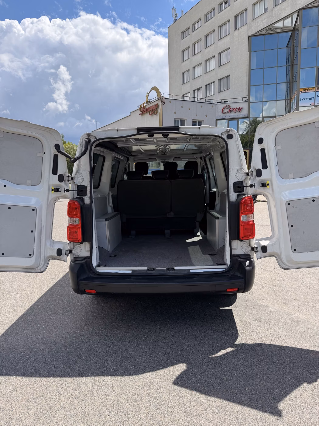 Opel Vivaro фото 11