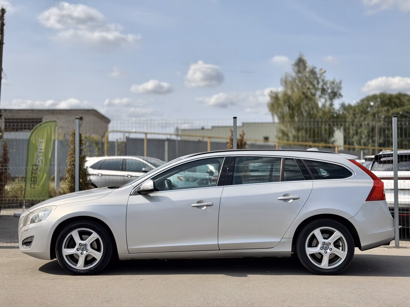 Volvo V60 фото 10