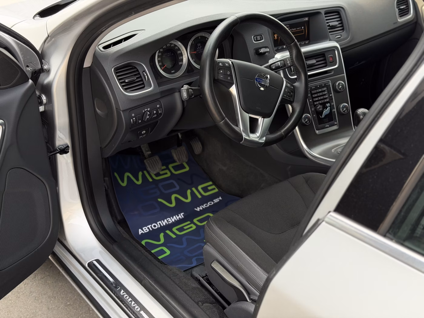 Volvo V60 фото 12