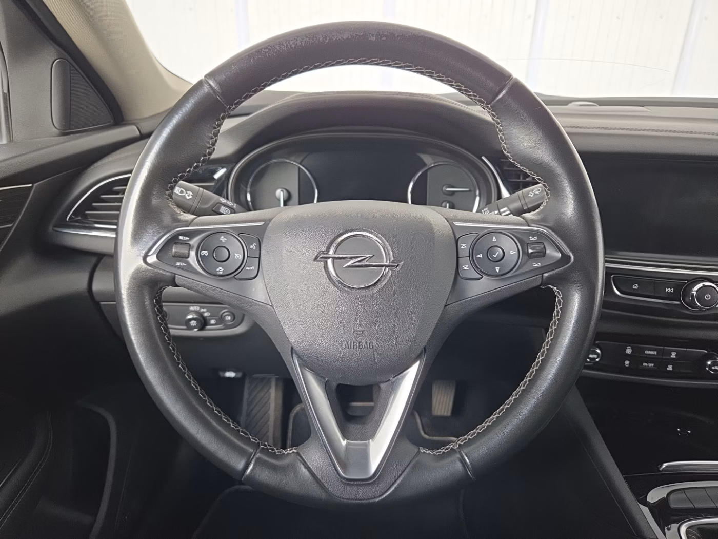 Opel Insignia фото 10