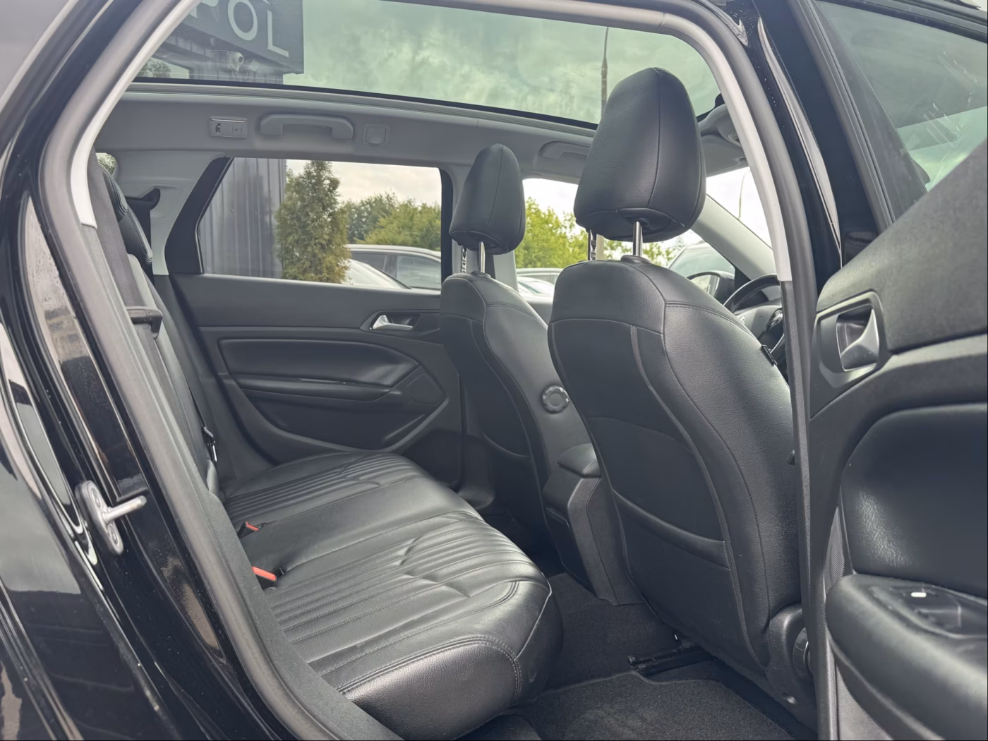 Peugeot 308 фото 16