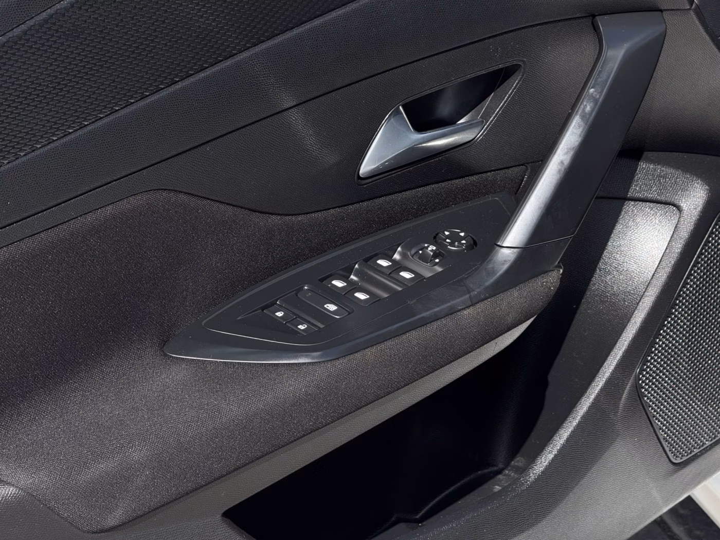 Peugeot 308 фото 20