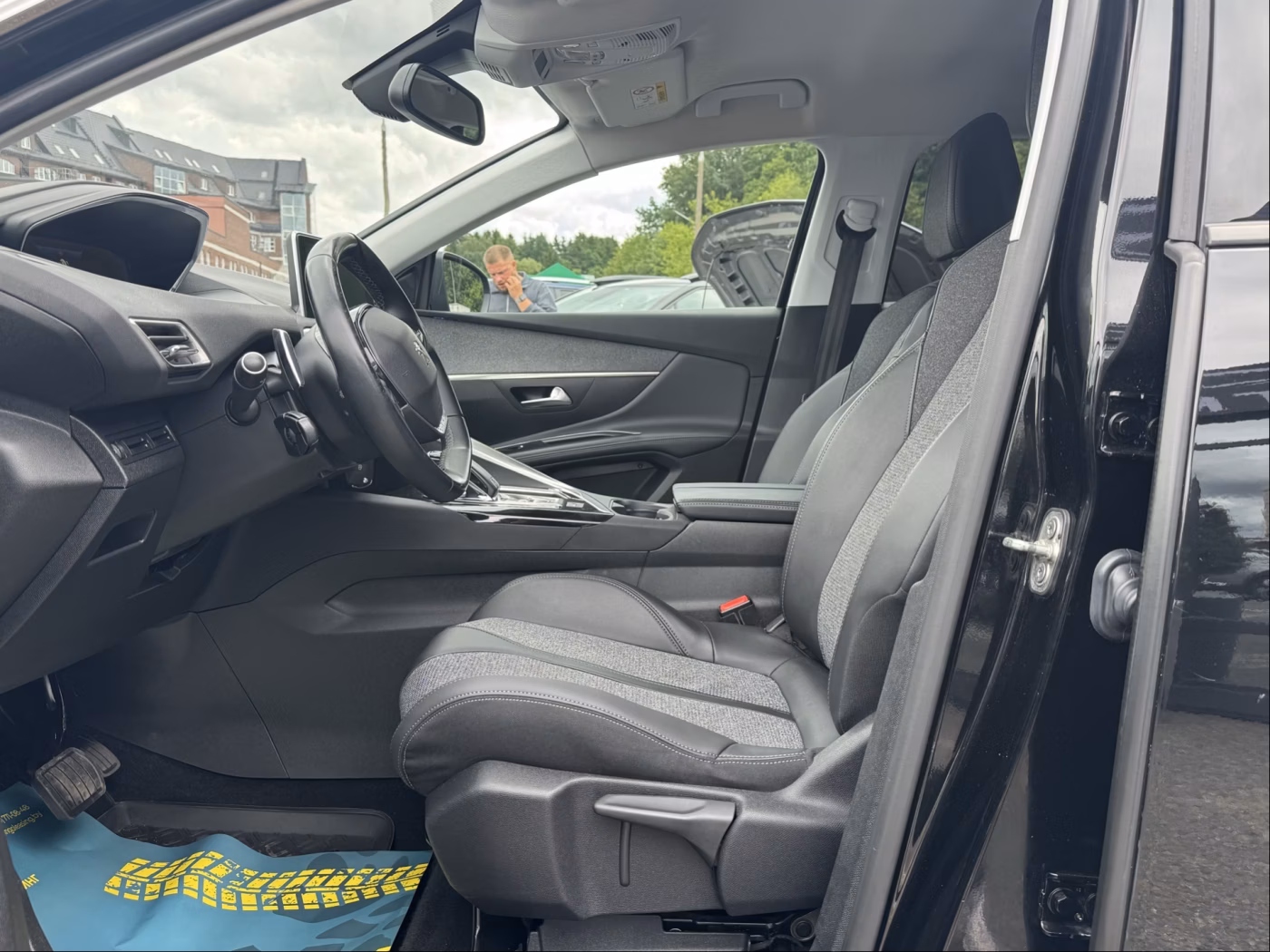 Peugeot 5008 фото 17
