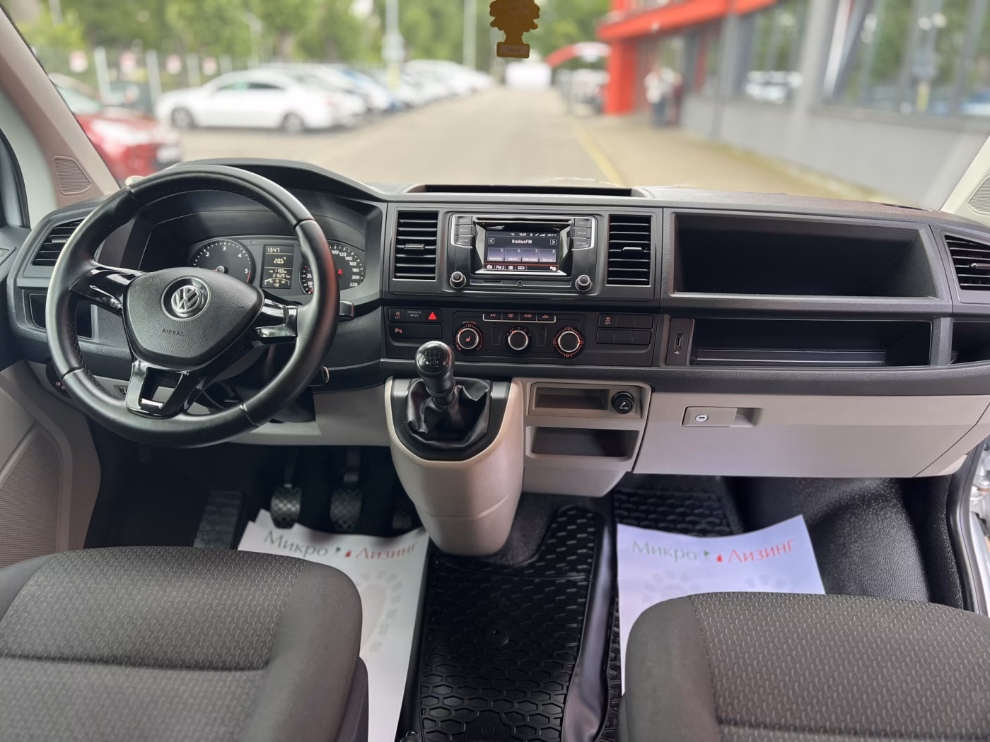 Volkswagen Caravelle фото 10