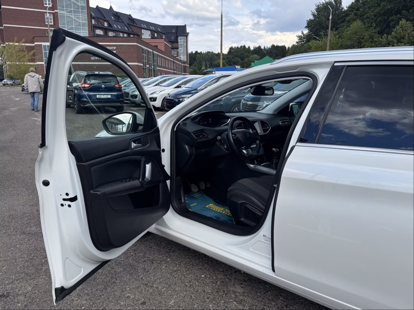 Peugeot 308 фото 15