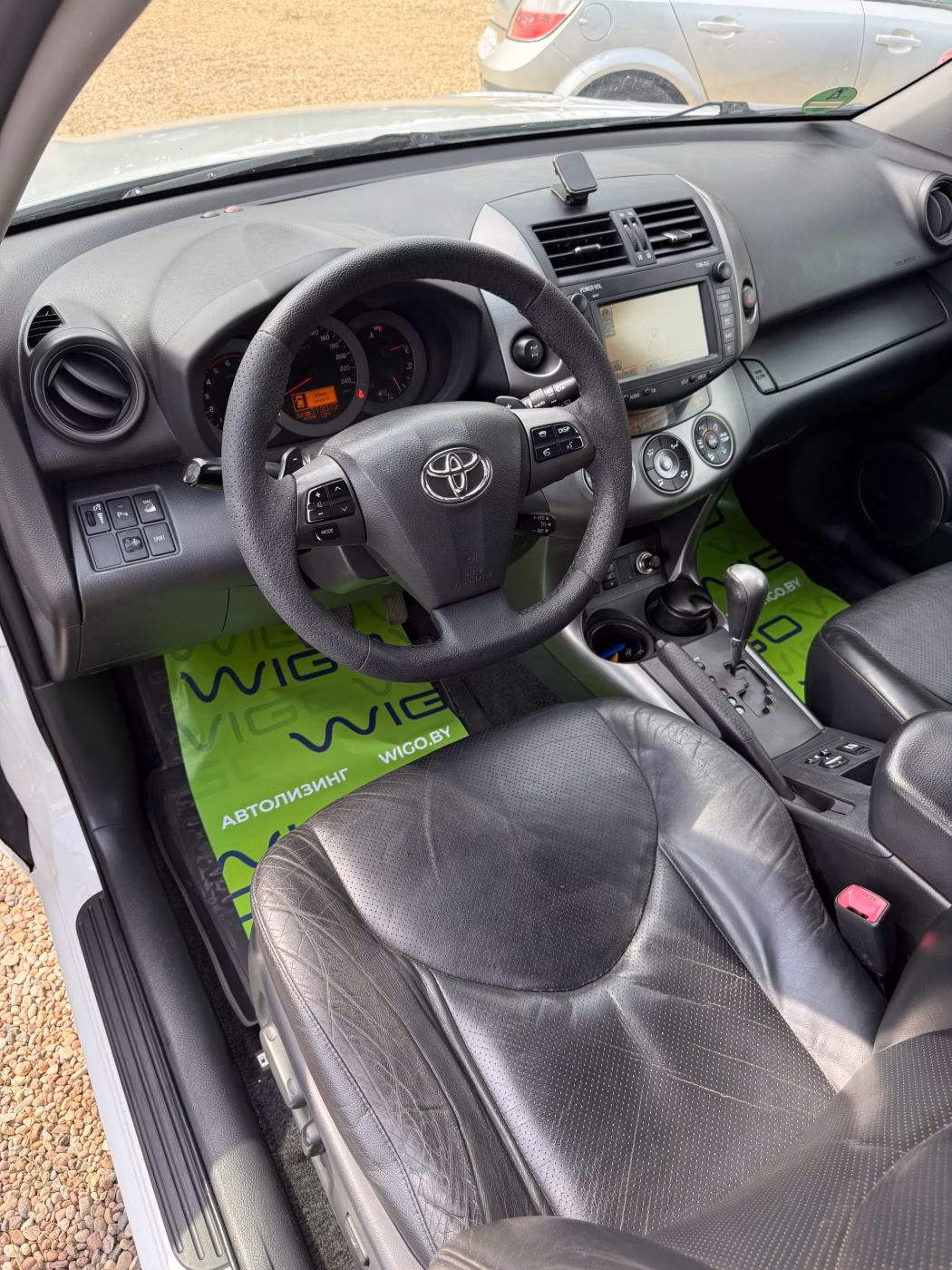 Toyota RAV4 фото 9