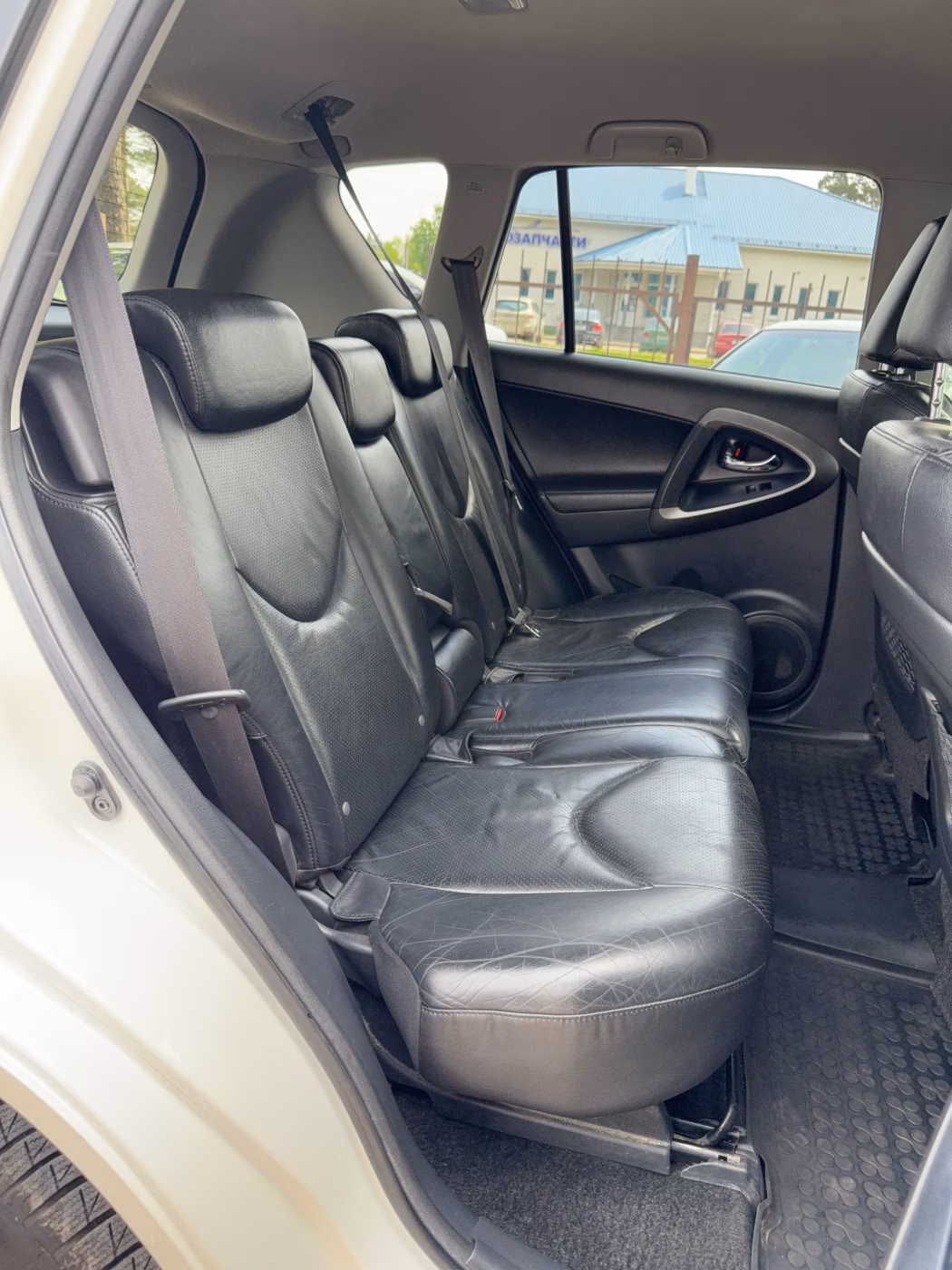 Toyota RAV4 фото 12