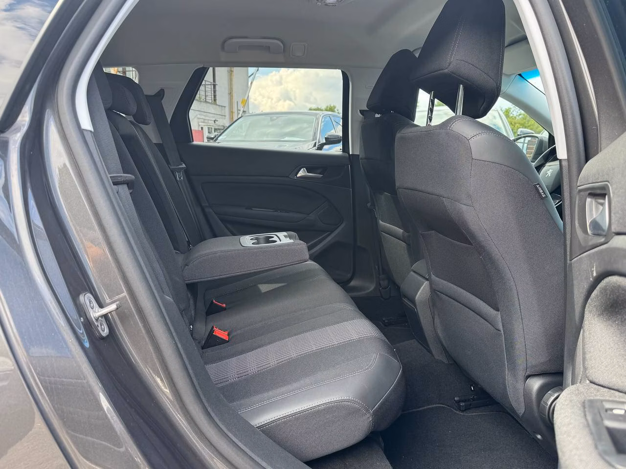Peugeot 308 фото 12