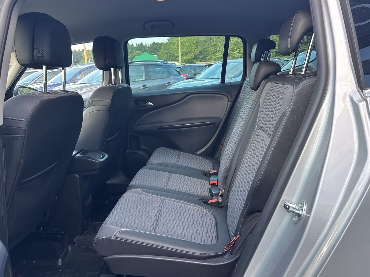 Opel Zafira фото 8