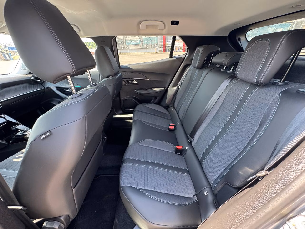 Peugeot 2008 фото 9