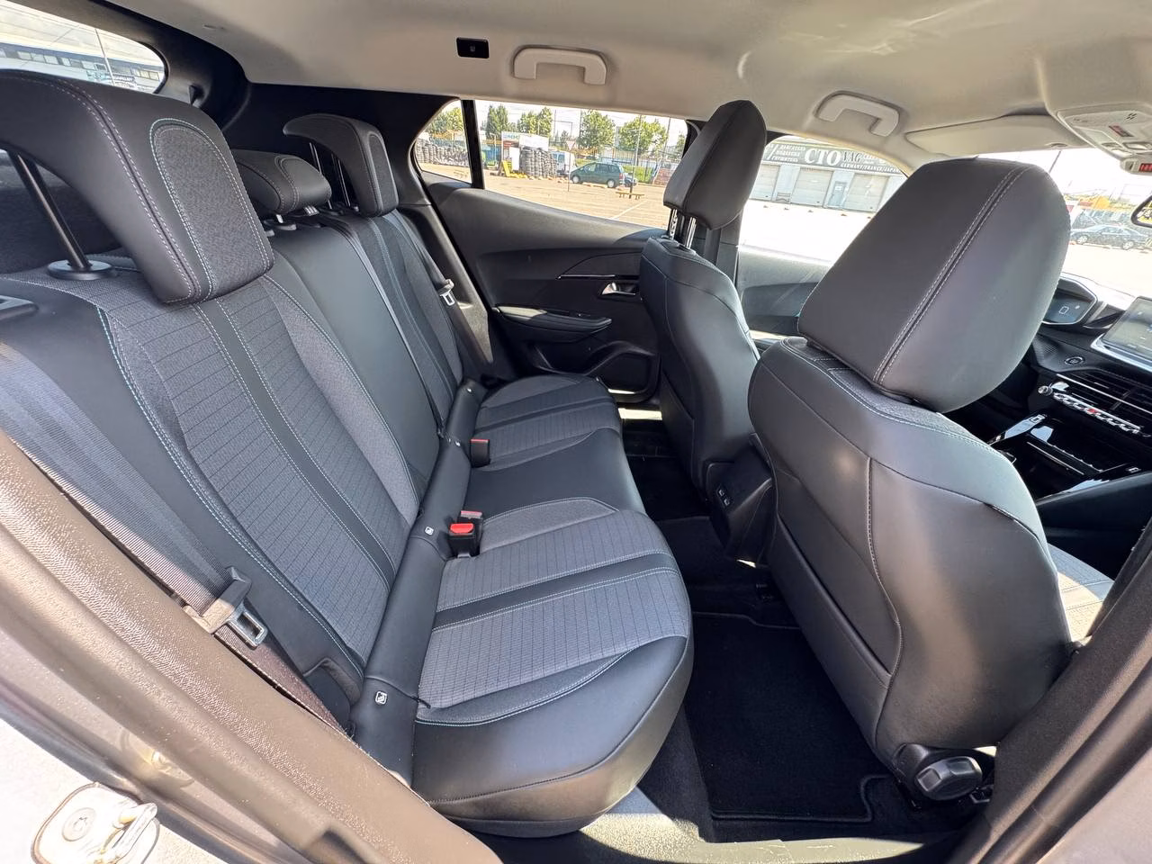 Peugeot 2008 фото 10