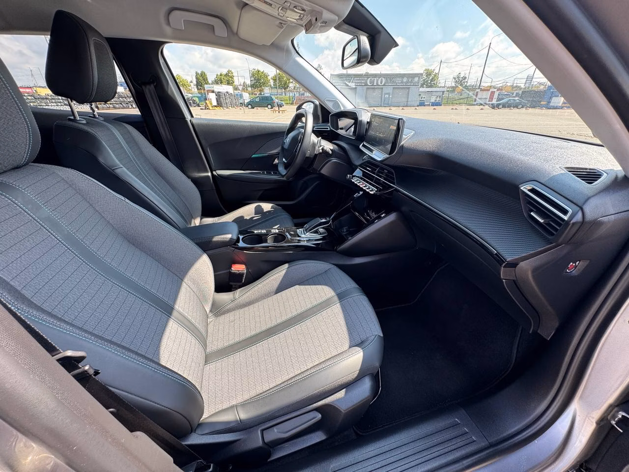 Peugeot 2008 фото 12