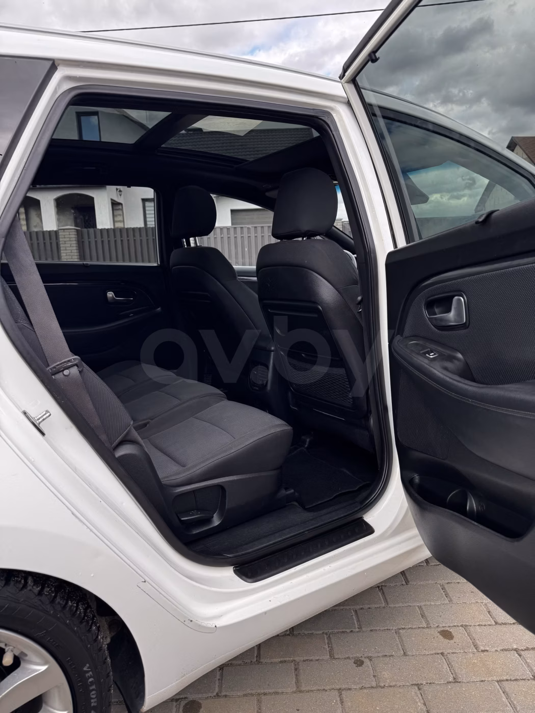 Kia Carens фото 12
