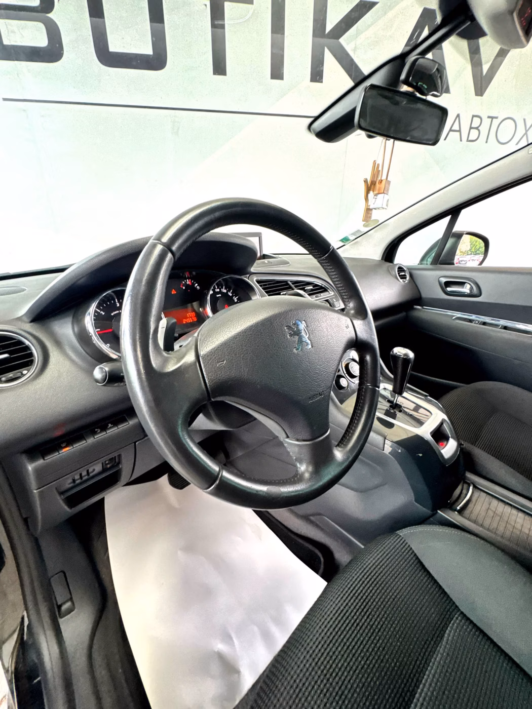 Peugeot 5008 фото 10