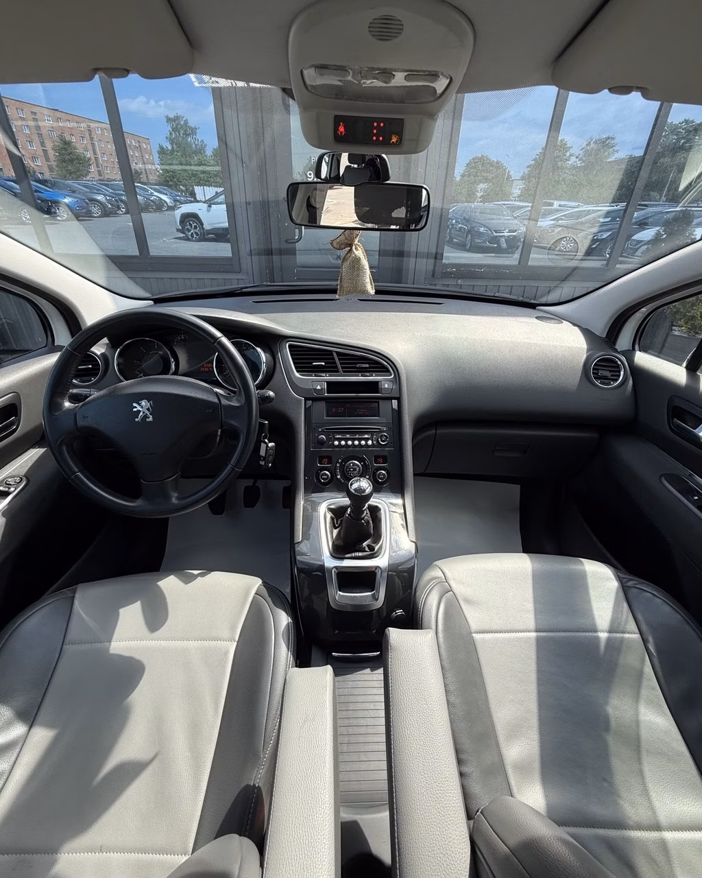 Peugeot 5008 фото 8