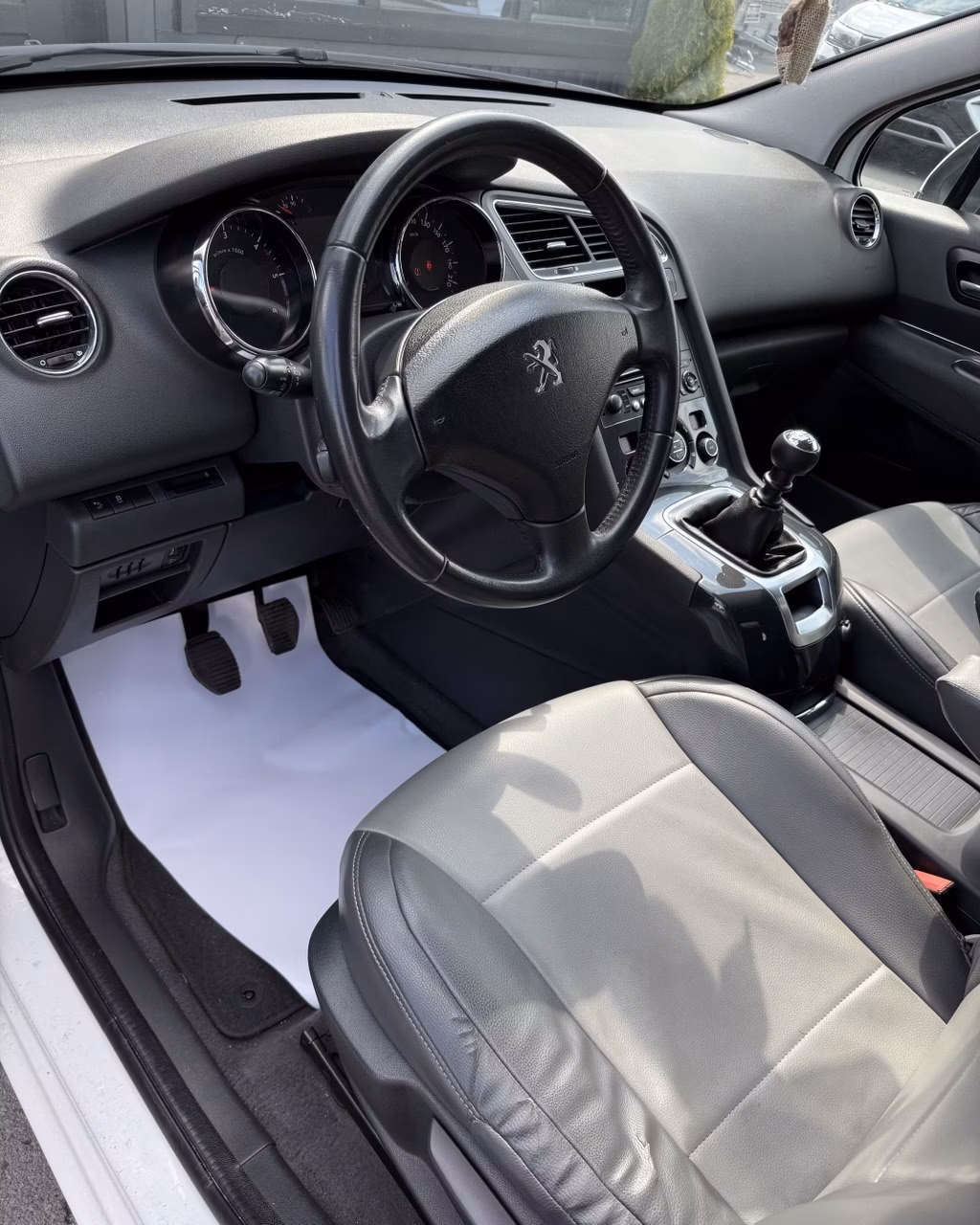 Peugeot 5008 фото 11